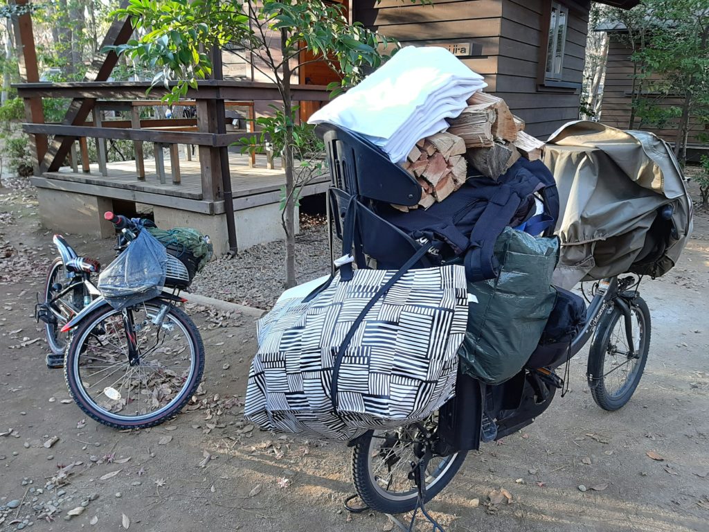 自転車で到着清水公園キャンプ場のバンガロー