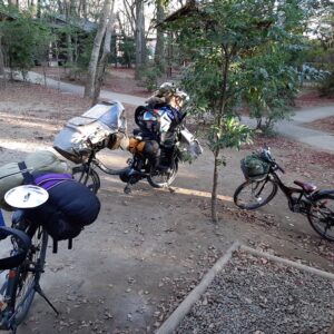 清水公園でバンガローキャンの時の自転車のパッキングの様子